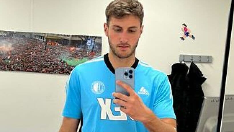 Santi Giménez pidió su dorsal en el Feyenoord en honor a Cruz Azul