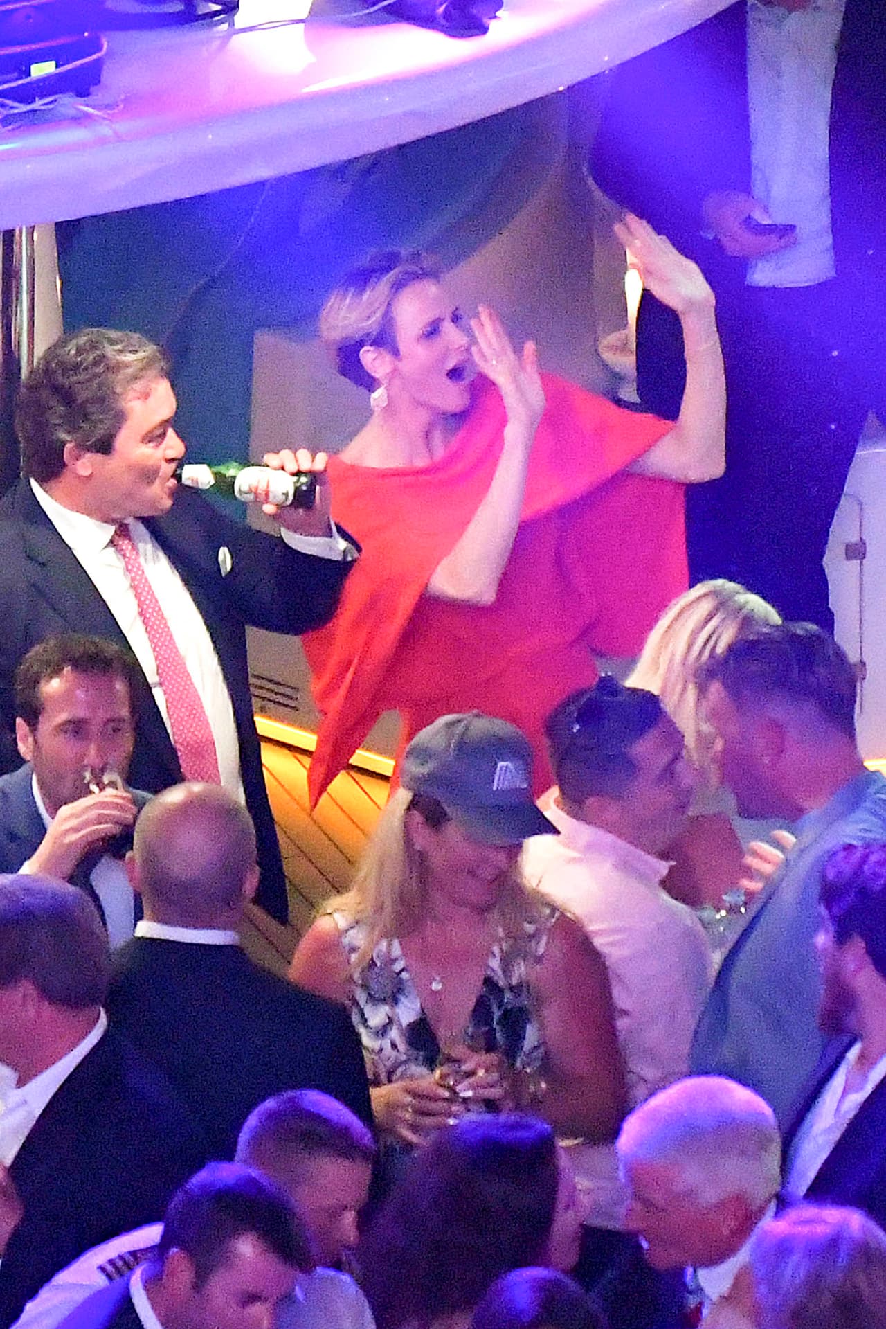 Y la fiesta se puso buena, como puedes ver.