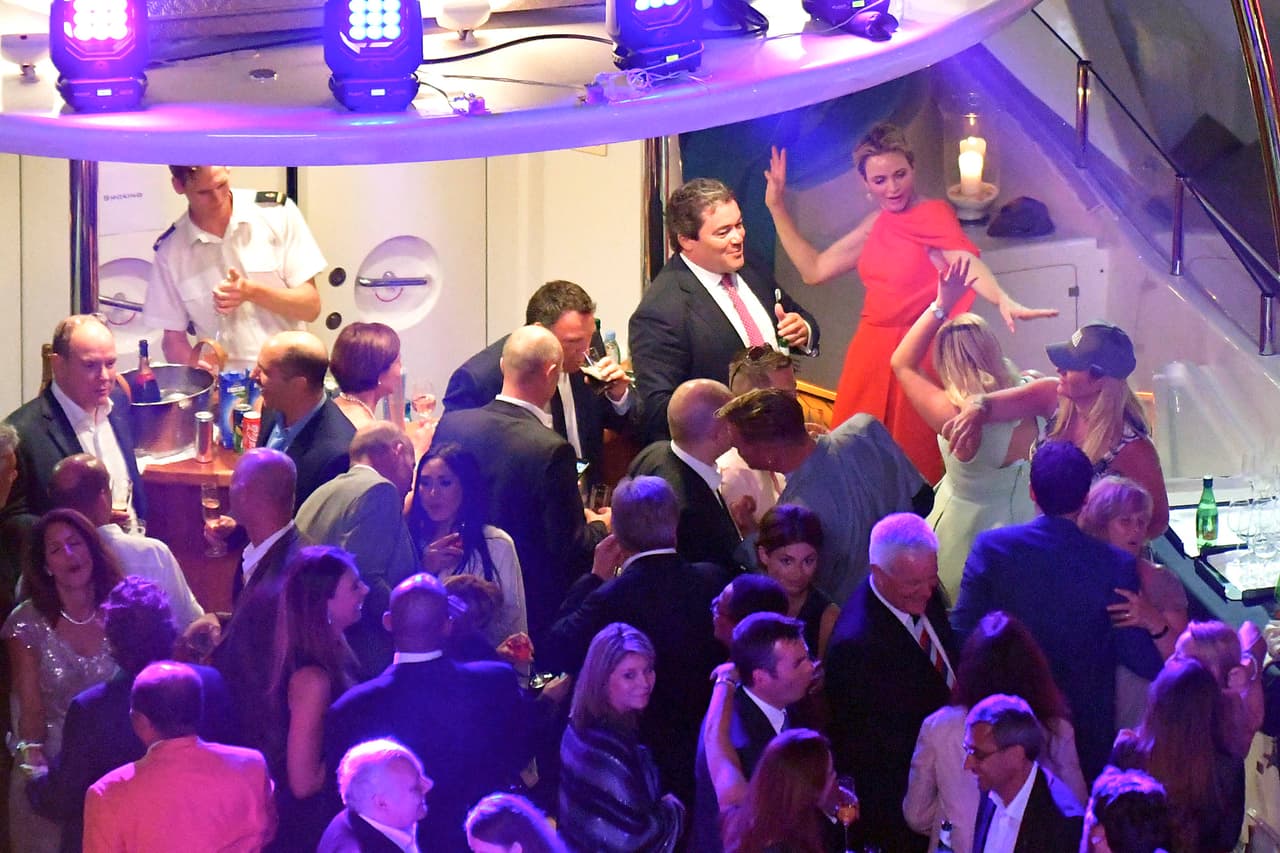 Nadie la iba a molestar mientras bailaba y celebraba.