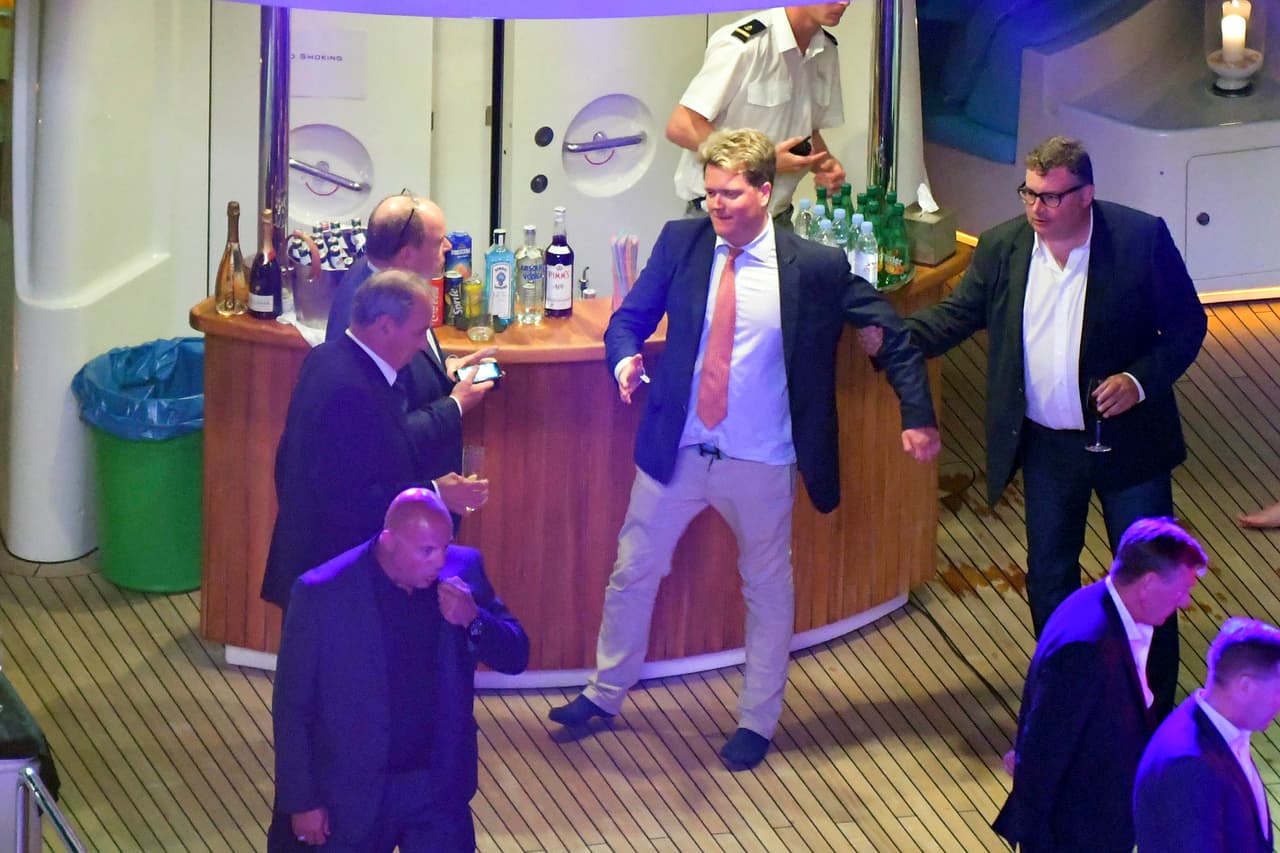 ¿Qué tanto estarían discutiendo que pronto hubo jaloneos?