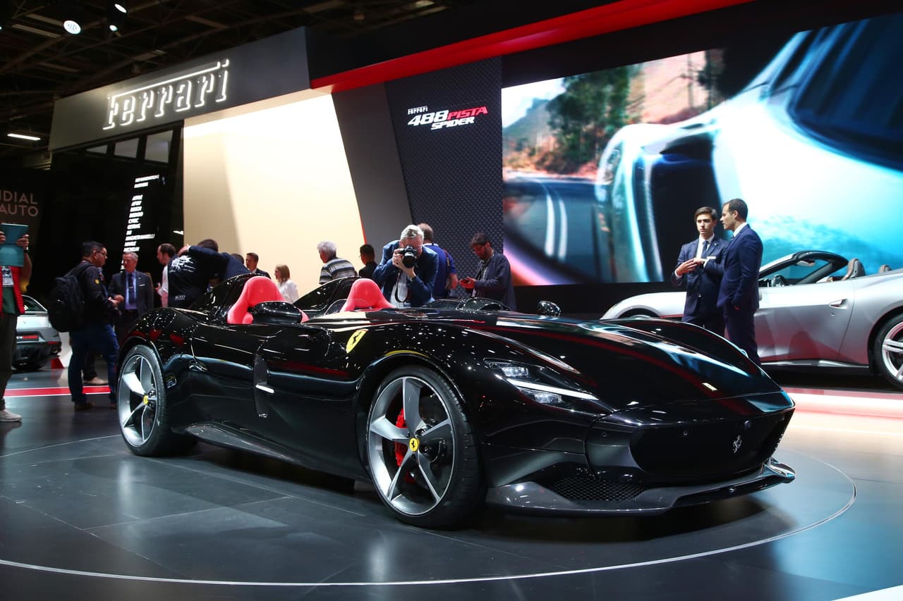 Sus ruedas delanteras son de 21 pulgadas y calzan neumáticos 275/30…