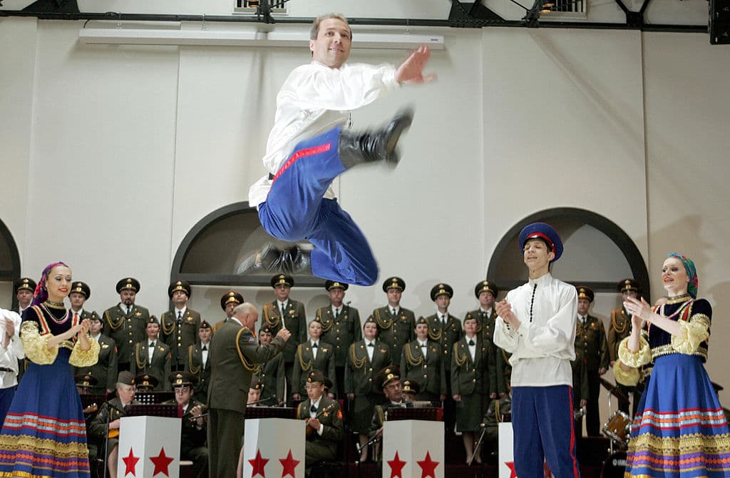 En ocasiones sus voces eran acompañadas por bailarines acróbatas. Estuvieron en más de 70 países y, en 1935, recibió la Orden de la Bandera Roja, una de las principales distinciones de la época soviética. En la foto, durante una presentación en la Ciudad de México el 24 de mayo de 2007. (Foto de Alfredo Estrella/AFP/Getty Images)