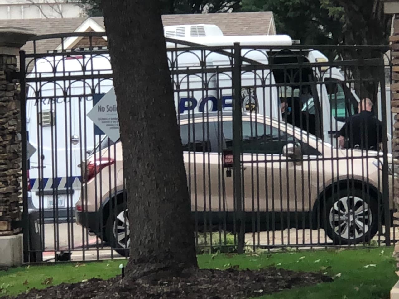 Un muerto en tiroteo en complejo de apartamentos de Frisco