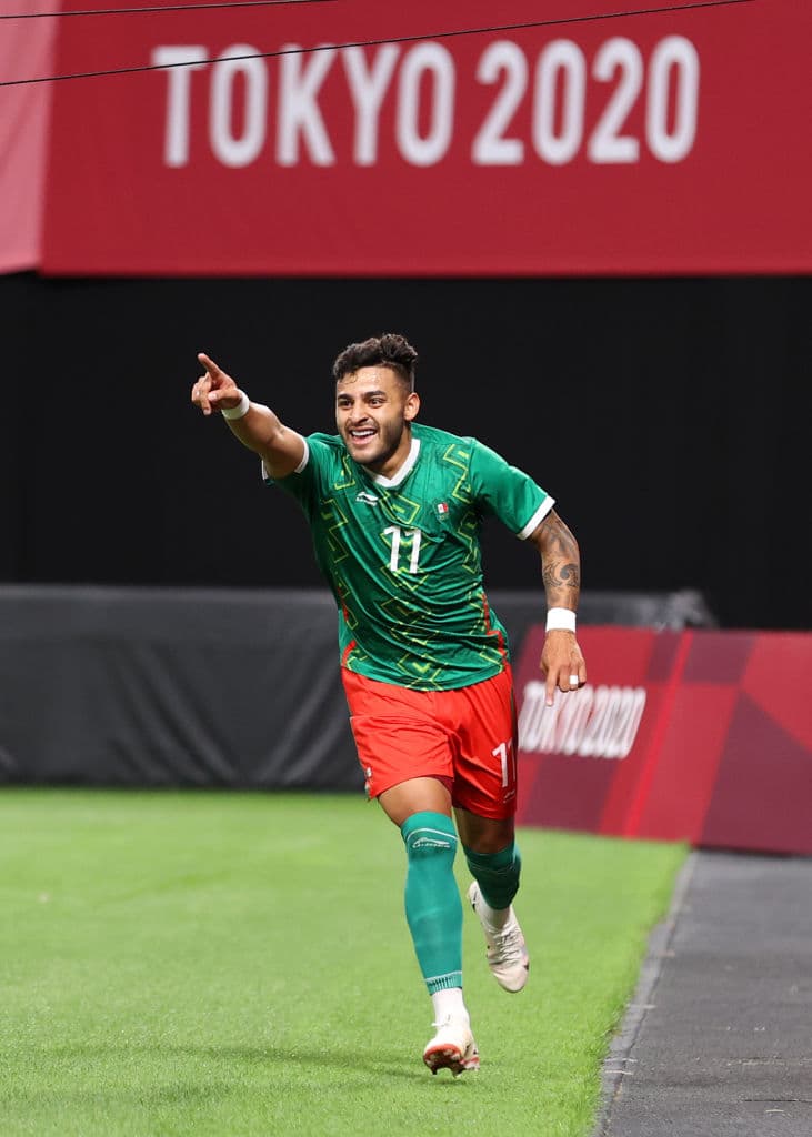 México lo logra y derrota a Sudáfrica 3-0 en el último partido de grupo y logra su calificación a Cuartos de Final en los Juegos Olímpicos de Tokyo 2020. Romo, Alexis Vega y Henry Martin fueron los encargados de darle la victoria al Tri con sus anotaciones. La escuadra tricolor enfrentará a República de Corea en la siguiente fase.