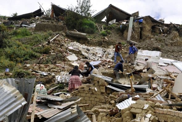 'He visto desde el aire la zona como una calamina que estuviera secando, o ladrillo tendido, algunas casas por caerse y otras sólidas, pero bajo como una grada, y otras derrumbadas' dijo el mandatario.