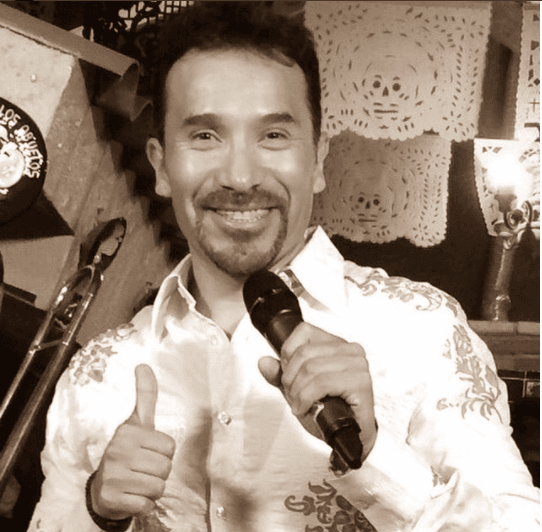 Luis Manuel Ávila, mejor conocido por su personaje de Junior P. Luche es un actor, comediante y cantante mexicano, que descubrió su pasión por los escenarios en un taller de teatro de la Facultad de Contaduría y Administración. 
<br>