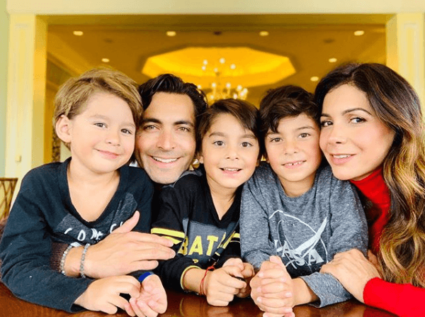 En la publicación de abril que hizo su esposo, una seguidora le insistió que tuvieran una niña. 
<br>