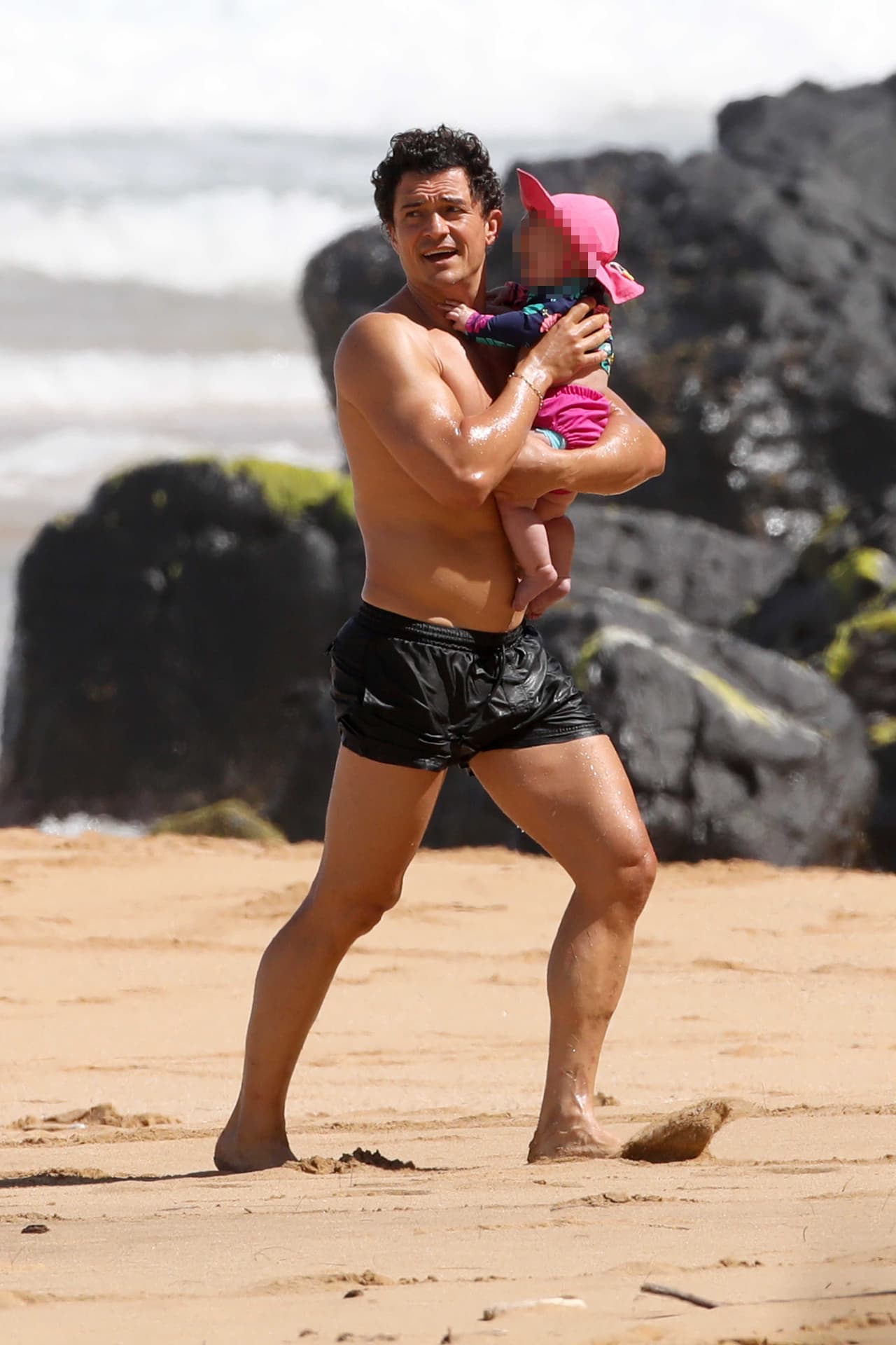 En las imágenes se puede ver lo mucho que ha crecido su bebé, Daisy Dove.