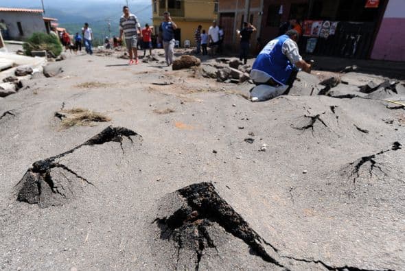 Mientras las calles de Tegucigalpa están completamente destruidas.