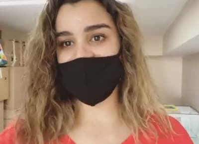 Con dicha prueba reafirmó el resultado. La presentadora de El Gordo y La Flaca no presentaba ningún síntoma cuando lo anunció por primera vez en el show, pero este lunes 20 de julio informó que ha experimentado cansancio extremo, pérdida de olfato y dolor de cabeza.