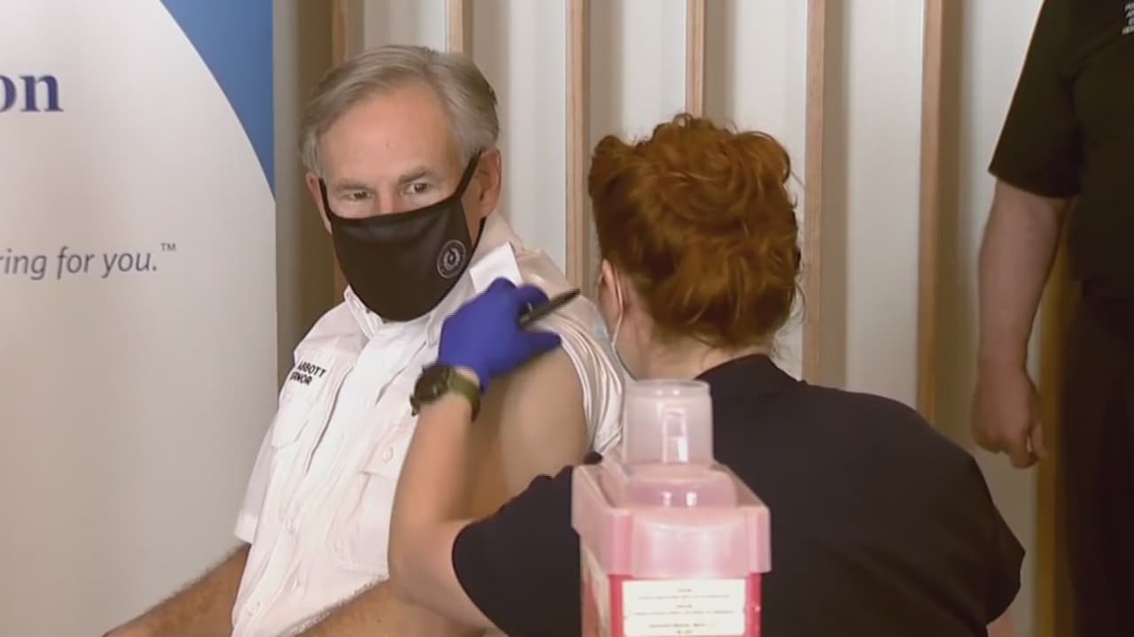 El mandatario Greg Abbott recibió la vacuna junto a otros funcionarios políticos para demostrar al público que la dosis contra el covid-19 es segura y efectiva la pasada semana.