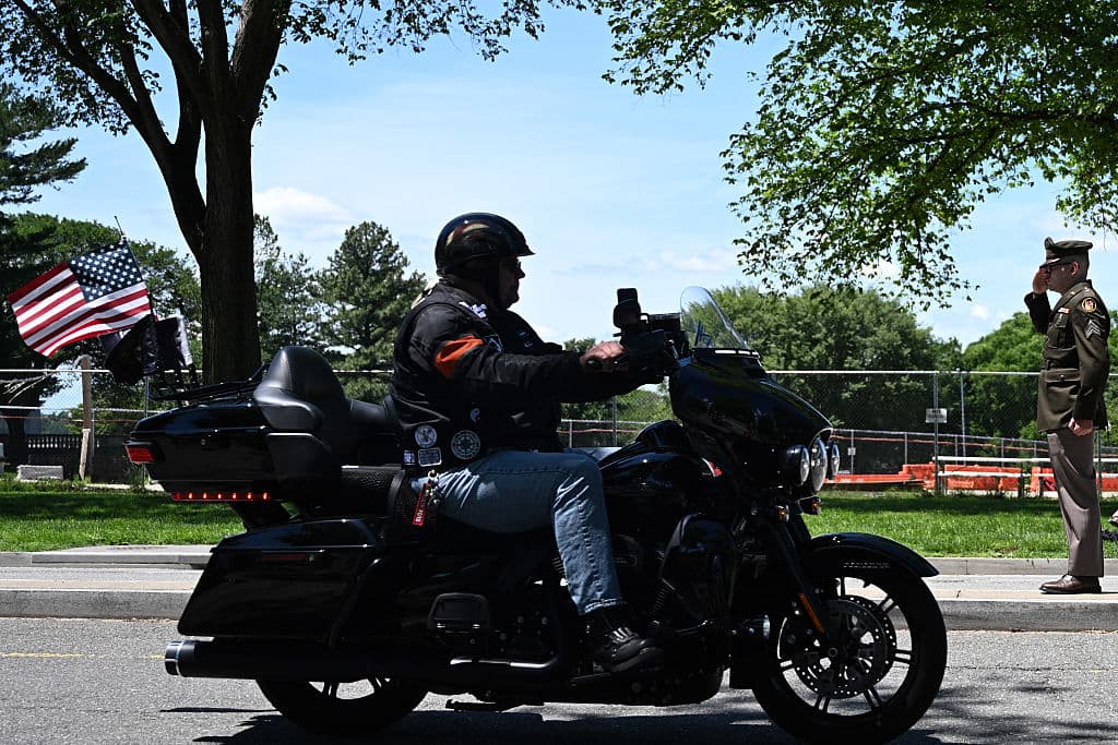 Motociclistas de distintos estados presumieron sus parches con mensajes de alerta sobre salud mental y prevención del suicidio militar.