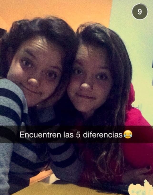 Kristel tiene una hermana gemela que se llama Stephanie.
<br>