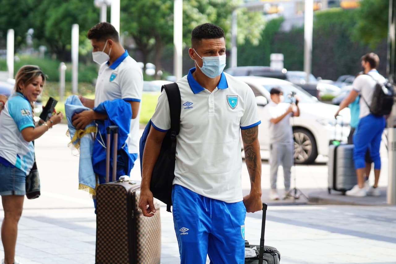 Tras el sorpresivo abandonó de Curazao por contagios de coronavirus, el combinado de Guatemala ya está en Dallas para jugar este domingo ante El Salvador por el Grupo A de la Copa Oro 2021.