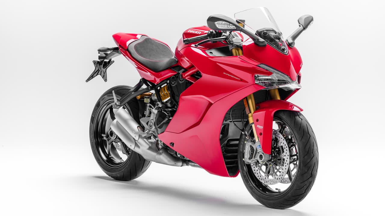 La SuperSport combina los conocidos Modos de Conducción de Ducati: Urban, Touring y Sport, operables con un pequeño switch al alcance de la mano izquierda (inclusive en marcha).
