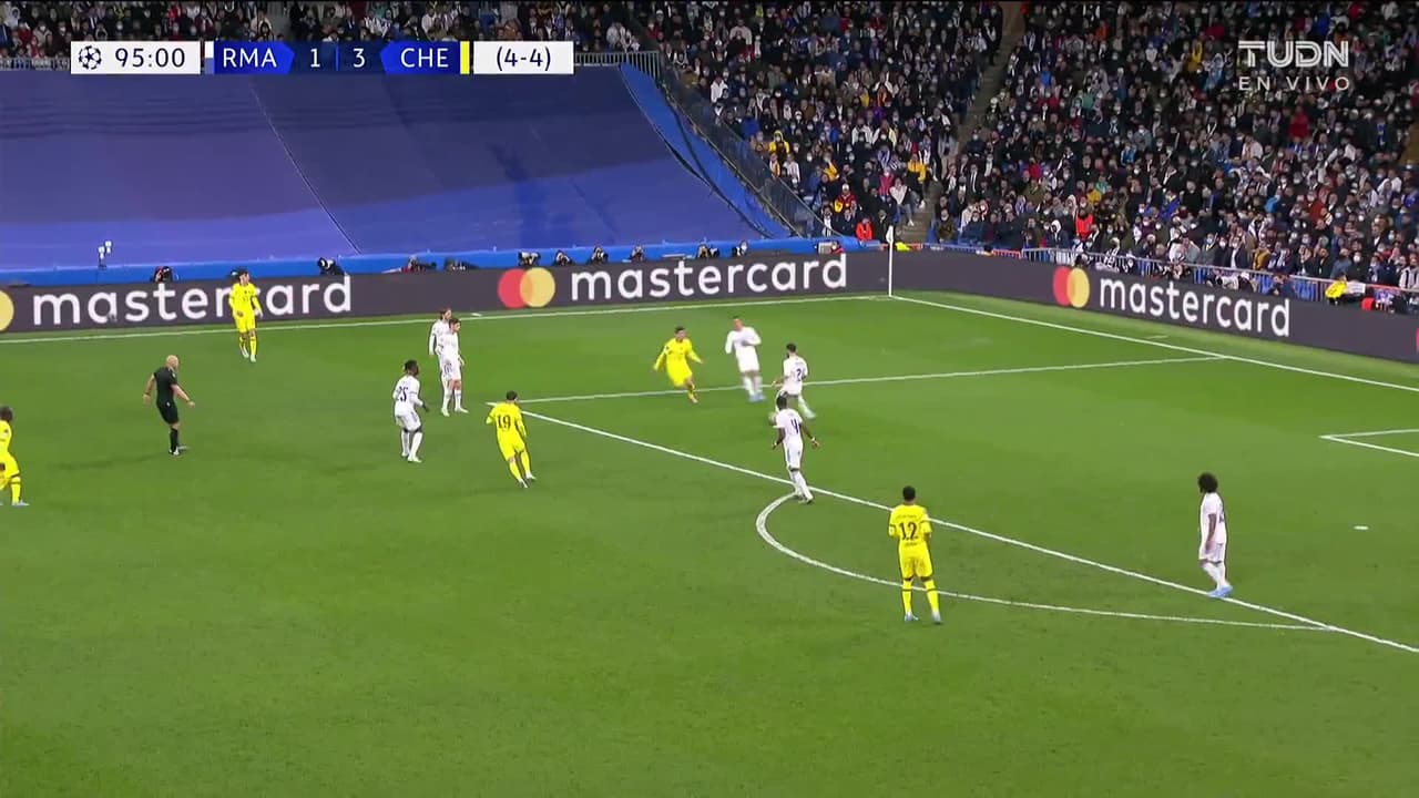 ¡GOL!  anota para Real Madrid. Karim Benzema