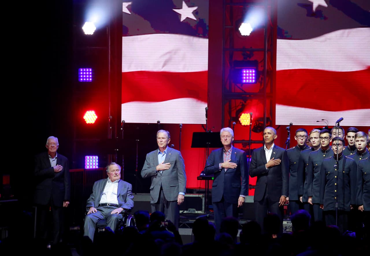 Cinco expresidentes de EEUU se reunieron en un concierto benéfico por las víctimas de los recientes huracanes 