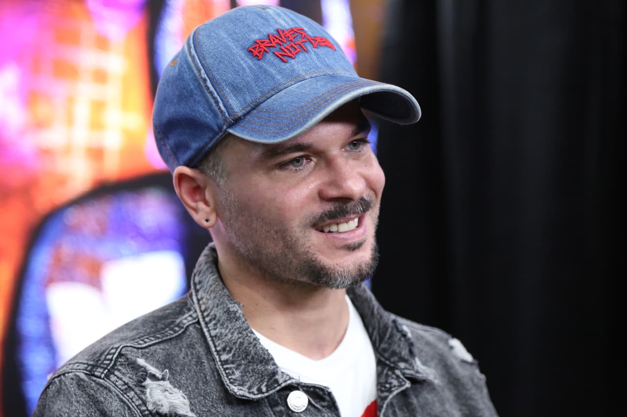 A pesar de estar decidido a enfrentarse a todos los retos que se le presenten, reconoce que los horarios intensos de las grabaciones son los más difíciles de manejar: "El programa lo he ido grabando en medio de mi gira, poco después de participar en Premios Juventud… ¡Nada! ¡Ha sido un reto!".