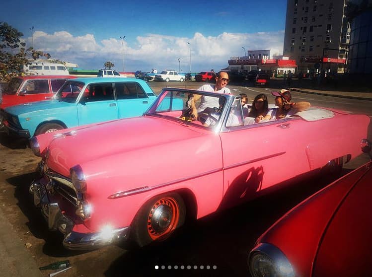 Las calles de cuba son un museo rodante por su impresionante cantidad de autos antiguos.