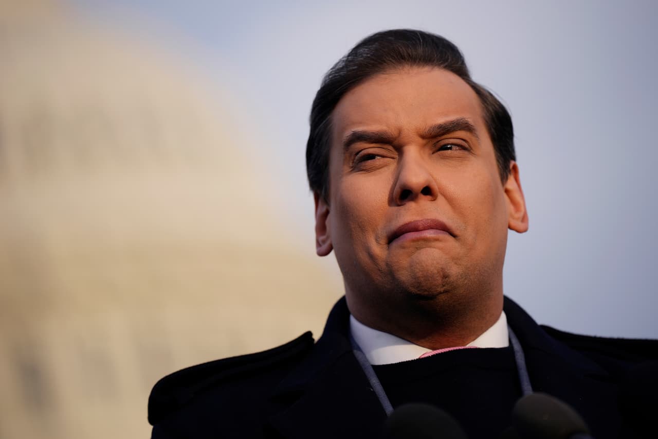 Qué hizo (y dijo) George Santos para merecer ser expulsado del Congreso 
