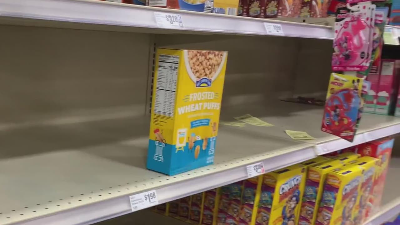 Residentes hacen compras de pánico por miedo a tormenta invernal