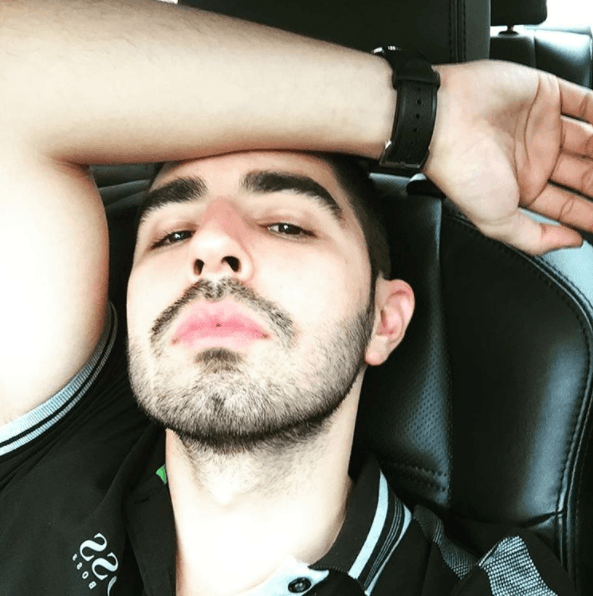 Joss Favela también ha sido coautor de temas para Banda El Recodo, entre los que se encuentran "Mi vicio más grande" y "Sin ver atrás".