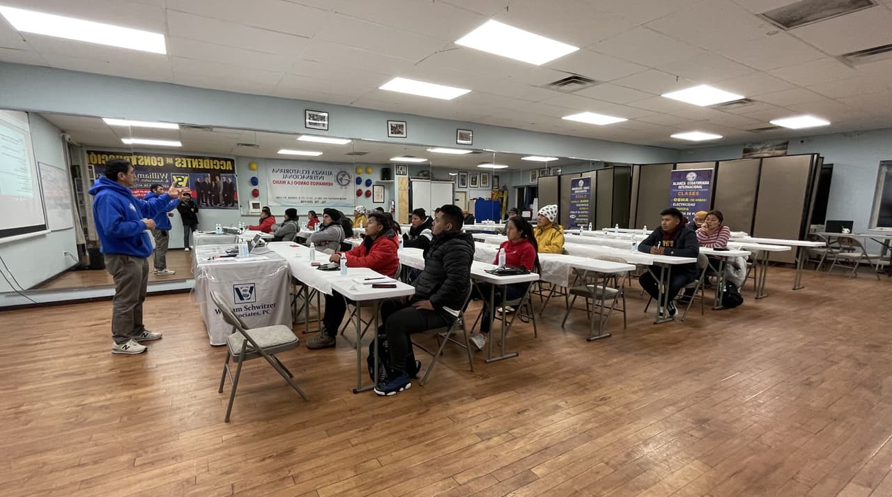 Organización ofrece cursos gratuitos para mujeres del ramo de la construcción