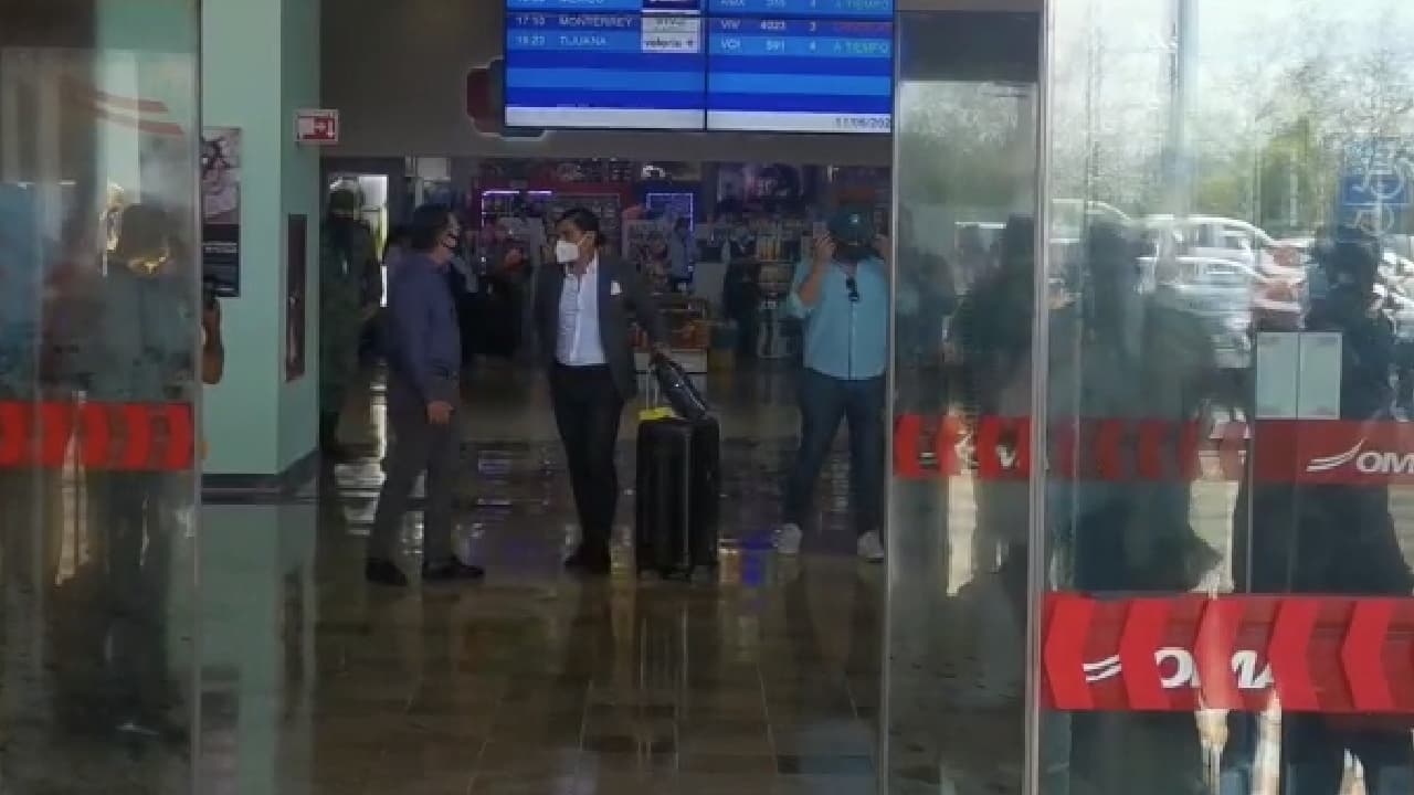 El estratega arribó a Mazatlán para hacer historia con el nuevo conjunto de Sinaloa. Las medidas sanitarias fueron acatadas en todo momento por el ‘Gatillero’.