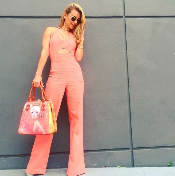 El color melón le queda a la perfección a Ximena.