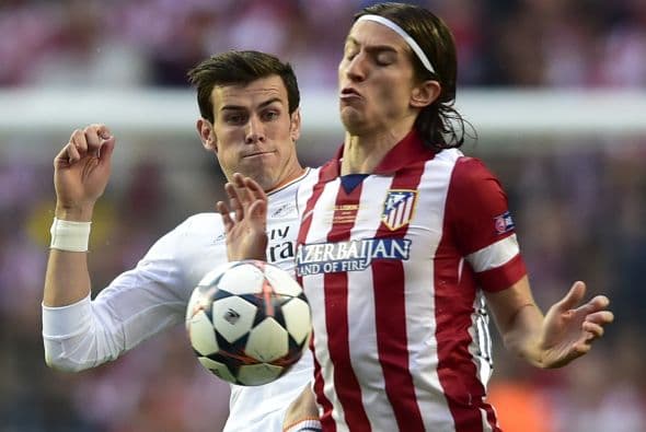 Luiz trataba de contener a Bale y compañía.