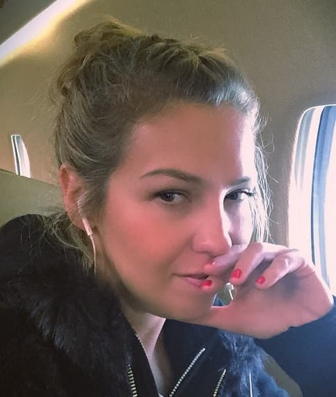 La cantante subió unas fotografías en las que deja ver que hizo un viaje exprés a la Ciudad de México para encontrarse con doña Eva Mange.