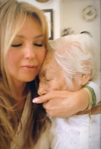 En esa entrevista agregó que lo mismo pasaba con las llamadas telefónicas, las cuales tampoco le contestaba su abuelita.