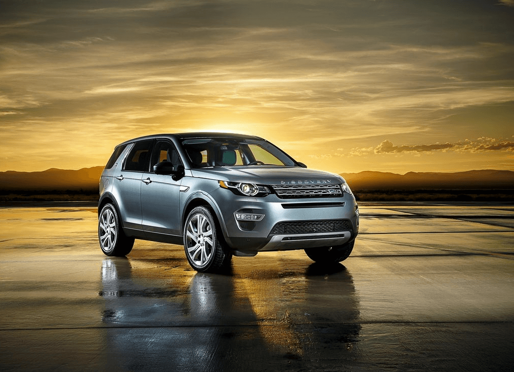 <b>El peor SUV compacto de lujo – Land Rover Discovery Sport: </b>A pesar de que esta marca se caracteriza por vehículos bien recibidos y calificados en su comodidad, a esta camioneta se le critica una palanca de cambios muy dura, y un interior muy precario para tratarse de un modelo considerado 'de lujo'. Su precio base es de 37,455 dólares.