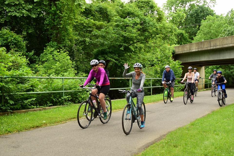 <b>Capital Area Greenbelt</b>. El sendero es un circuito de 20 millas a través y alrededor de Harrisburg. Pasa a lo largo del río Susquehanna a través del Riverfront Park, a través de áreas boscosas, oficinas urbanas, áreas residenciales y parques escénicos, incluidos Reservoir Park y Wildwood Park. Partes del sendero comparten el camino, pero la mayor parte del circuito se encuentra en caminos dedicados. La mayor parte del sendero está pavimentado, pero algunas partes son de grava o piedra triturada.