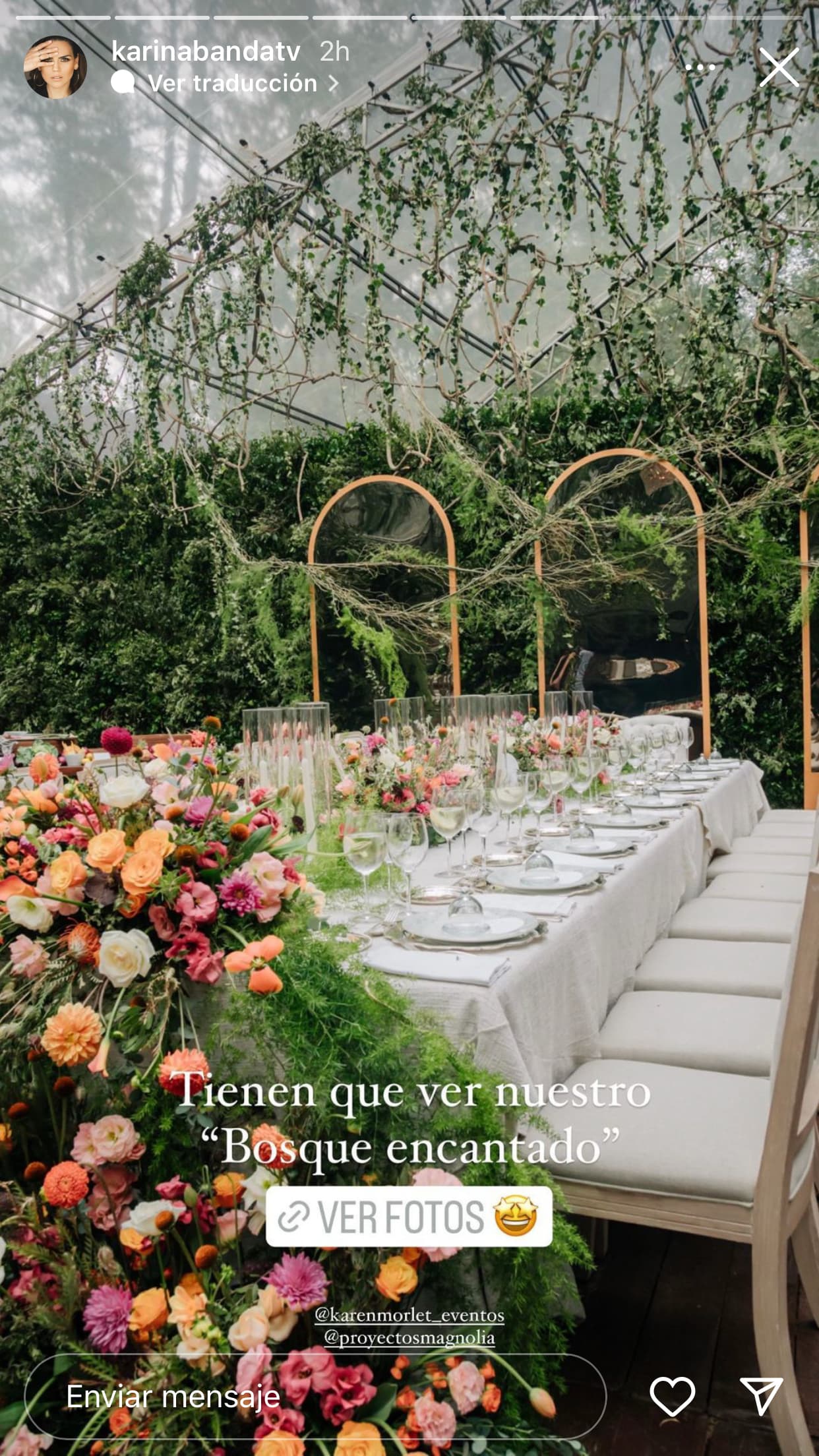 La propia Banda describió el entorno de la ceremonia como un 
<b>"bosque encantado"</b>. 
<br>