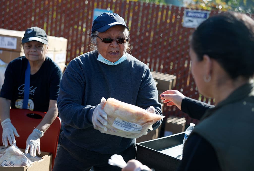 Hubo pollo disponible para las personas que prefieren esta carne sobre la del 
<b><a href="https://www.univision.com/noticias/meteorologia/accion-de-gracias-2025-thanksgiving-precios-pavo-inflacion" target="_blank">pavo que tradicionalmente se consume</a></b> en esta efeméride.