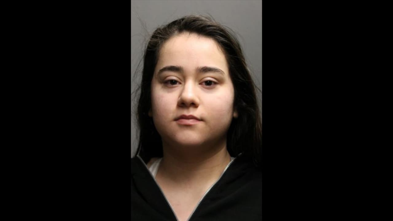 Mujer de 19 años acusada por intento de homicidio despues de dispararle a un policía de Chicago