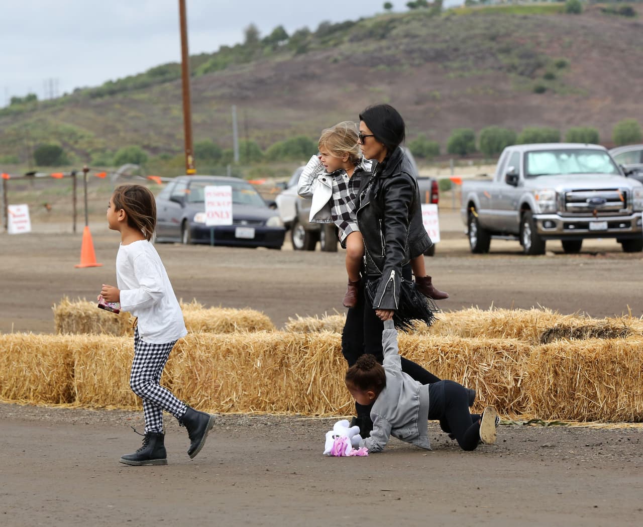 OMG! La pobre Nori no pudo seguirle el paso y terminó en el piso.