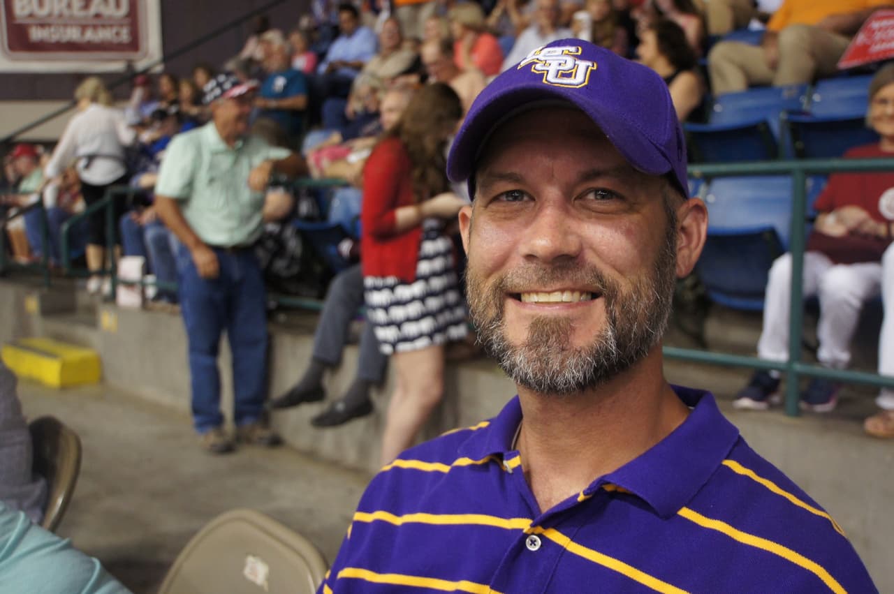 Si los afroamericanos no vienen a eventos de Trump, es "porque se creen toda la basura que dicen los demócratas. Trump sí se acerca a ellos", considera Jeremy, uno de sus simpatizantes.