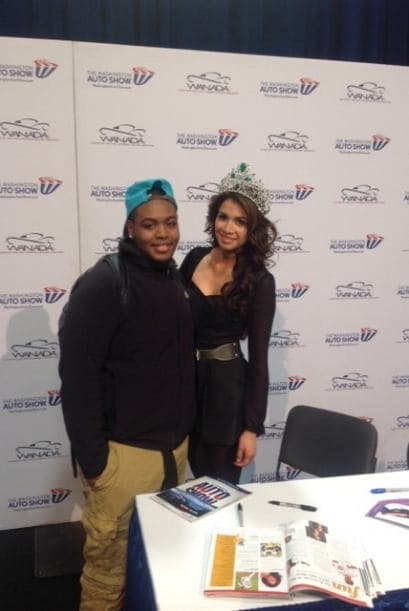 Marisela regresó a casa feliz de haber tenido la oportunidad de asistir al auto show en Washington y sentir el calor de su gente. La reina se divirtió tomándose fotos con sus admiradores y repartiendo autógrafos.