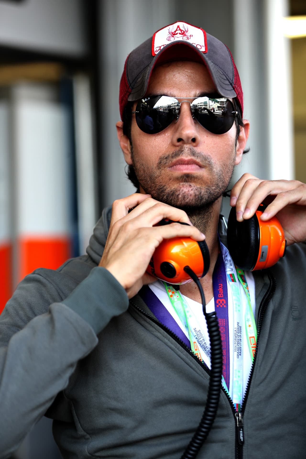 TAURO.- Eres el segundo signo del Zodíaco. Paciente y confiable, de corazón tierno y amoroso, persistente y determinado en tus asuntos, plácido y amante de la seguridad, y muy sensual en la cama, así es Tauro en sus aspectos positivos. Pero también puedes ser muy celoso y posesivo, receloso, inflexible muy terco, auto indulgente y hasta codicioso cuando afloran tus partes negativas. Por: Profesor Zellagro