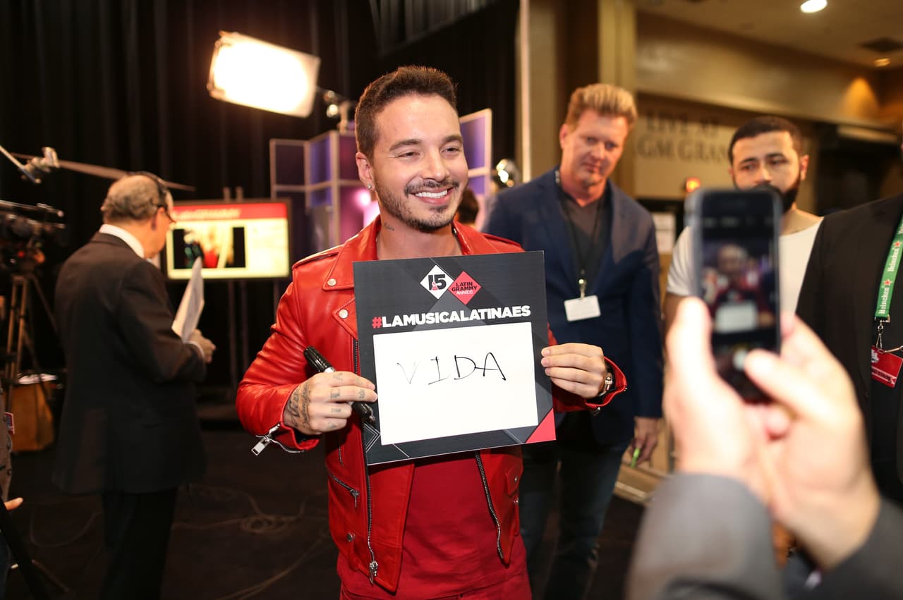 Y claro, esa sonrisa de oreja a oreja que porta el urbano sólo puede ser a causa de su pasión... La música.