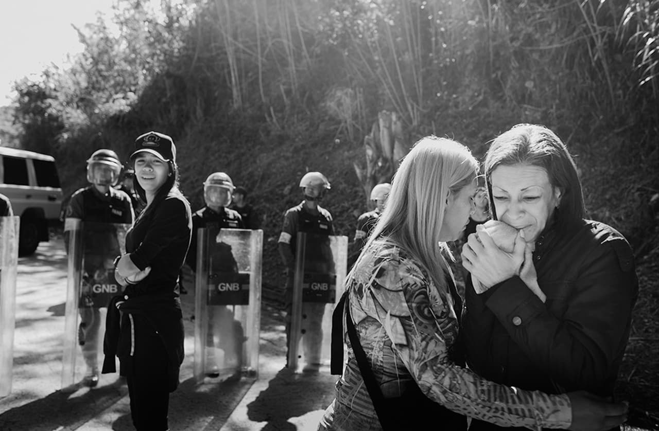 El 20 de enero de 2018, la Guardia Nacional Bolivariana bloqueó la entrada del Cementerio General del Este, donde fueron sepultados los rebeldes. La madre e hija de Jose Alejandro Diaz Pimentel, uno de los fallecidos, no pudieron pasar el cordón policial para estar presentes en el entierro.