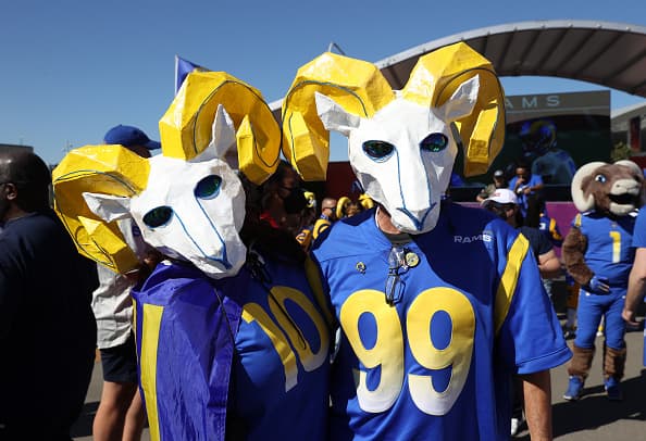 Los cuernos de Los Ángeles Rams fueron de los distintivos más vistos durante el día.