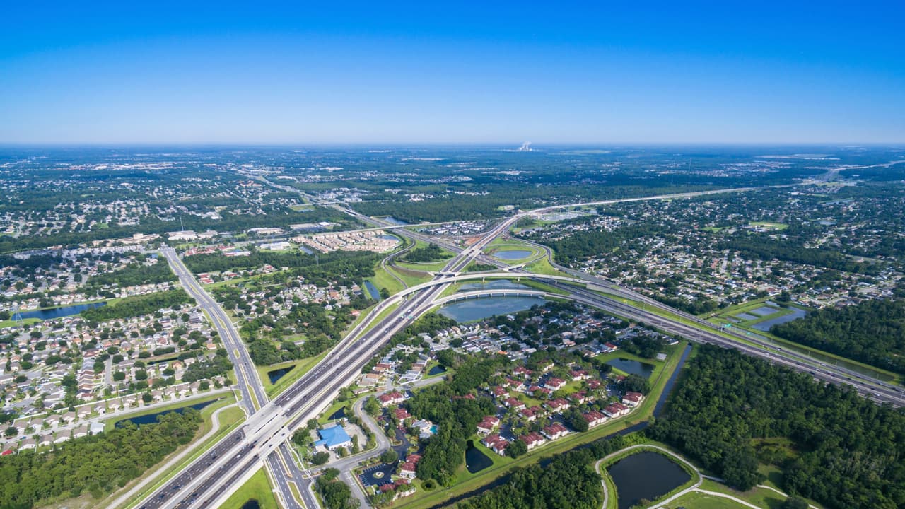 <h3 class="cms-h3-H3">15. Orlando, Florida</h3>
<br>Costo de propiedad y mantenimiento:
<b>8</b>
<br>Tráfico e infraestructura:
<b>3</b>
<br>Seguridad:
<b>83</b>
<br>Acceso a vehículos y a su mantenimiento:
<b>4</b>
<br>Dato curioso:
<b> Obviamente la seguridad es el punto débil de la popular ciudad del centro de la Florida.</b>