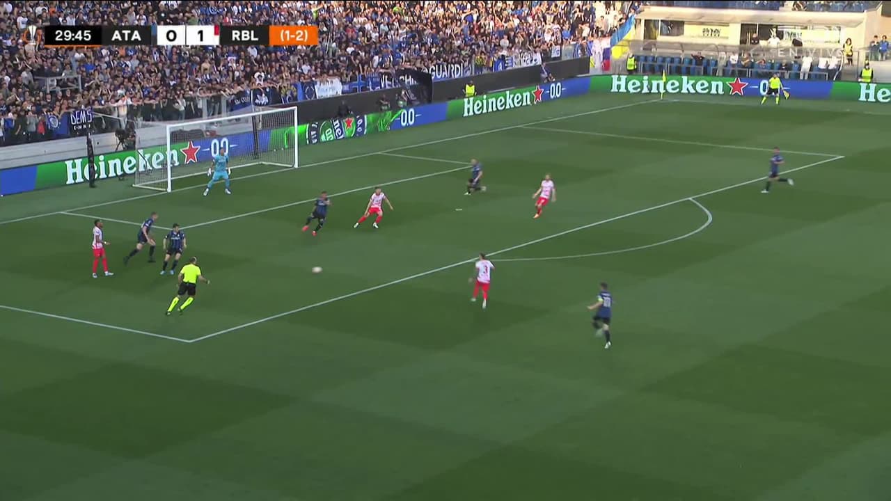 ¡TIRO ATAJADO! disparo por Angeliño.