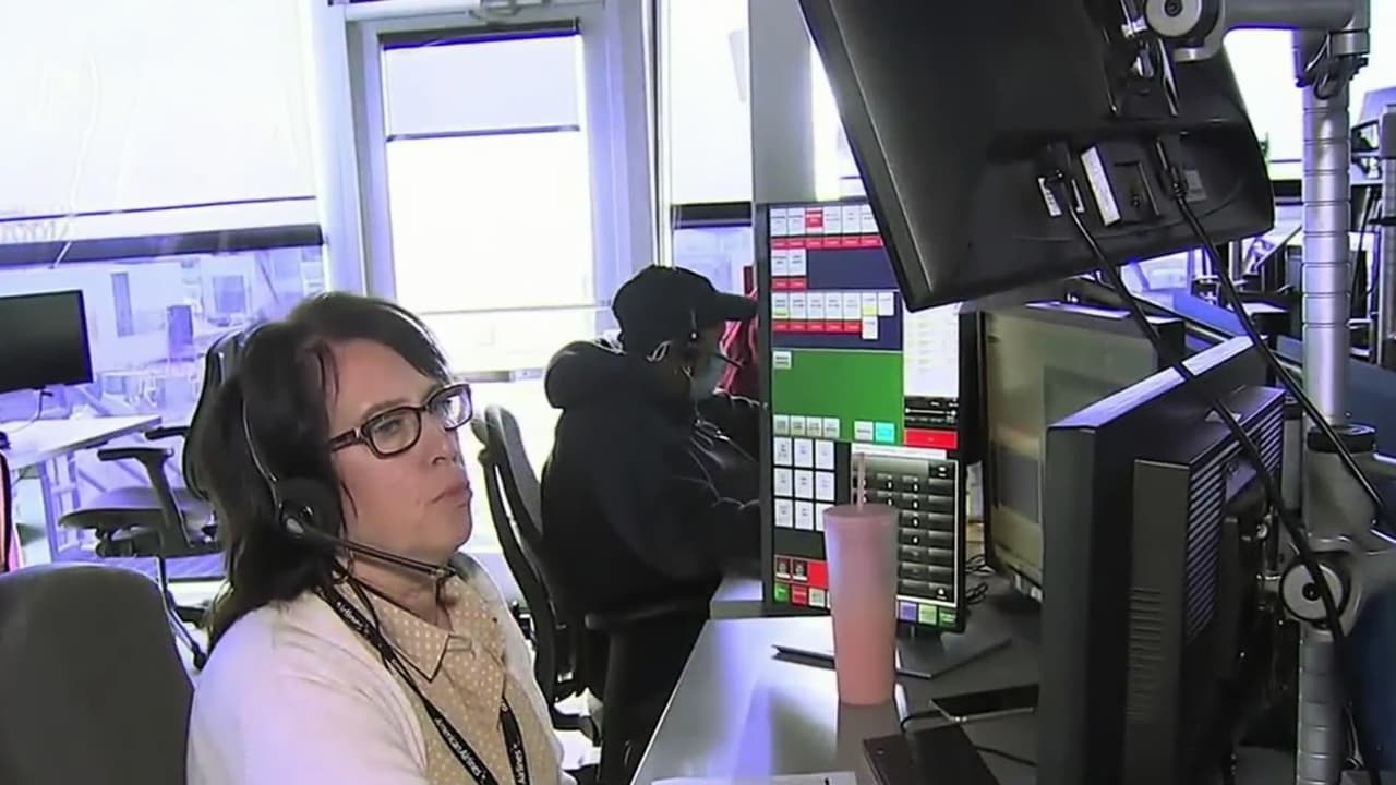 Cierre de Gobierno federal impacta a controladores aéreos en el aeropuerto Newark: trabajan sin pago