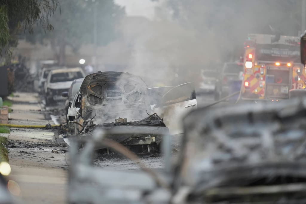 Según FlightAware, 
<b>un jet Cessna Citation II</b> estaba programado para llegar al aeropuerto Ejecutivo Montgomery-Gibbs, en San Diego, a las 3:47 a.m. El origen de ese vuelo fue el aeropuerto de Teterboro 
<b><a href="https://www.univision.com/noticias/estados-unidos/newark-liberty-international-nueva-jersey-nuevo-incidente-con-el-radar-del-aeropuerto-de-newark-desacelero-brevemente-la-entrada-y-salida-aviones" target="_blank">en Nueva Jersey</a></b>.