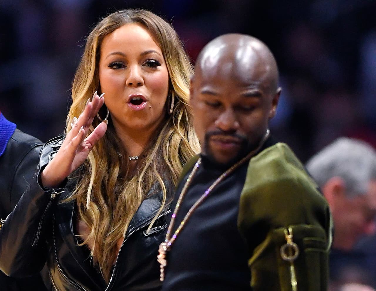 Sin embargo, se vio obligada a viajar con 
<b><a href="https://www.univision.com/entretenimiento/mariah-carey-no-se-cree-diva-pero-sus-gustos-y-acciones-superan-a-la-reina-de-inglaterra-fotos">la cantante</a></b> y los pequeños cuando salió de gira, pero afirma que no le pagaron por su tiempo de viaje.
<br>