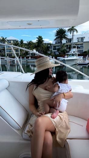 Ni Kylie ni su amiga Jordyn Woods han revelado el nombre del paradísiaco lugar en el que actualmente se encuentran.